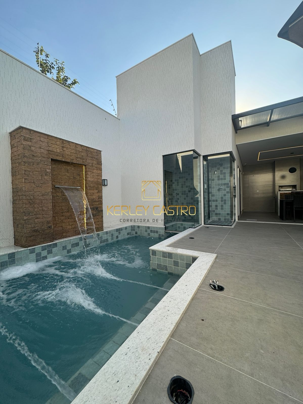 VENDO CASA DE ALTO PADÃO NO BAIRRO SANTA RITA 